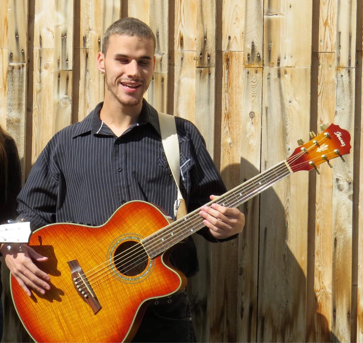 Philippe playing his guitar