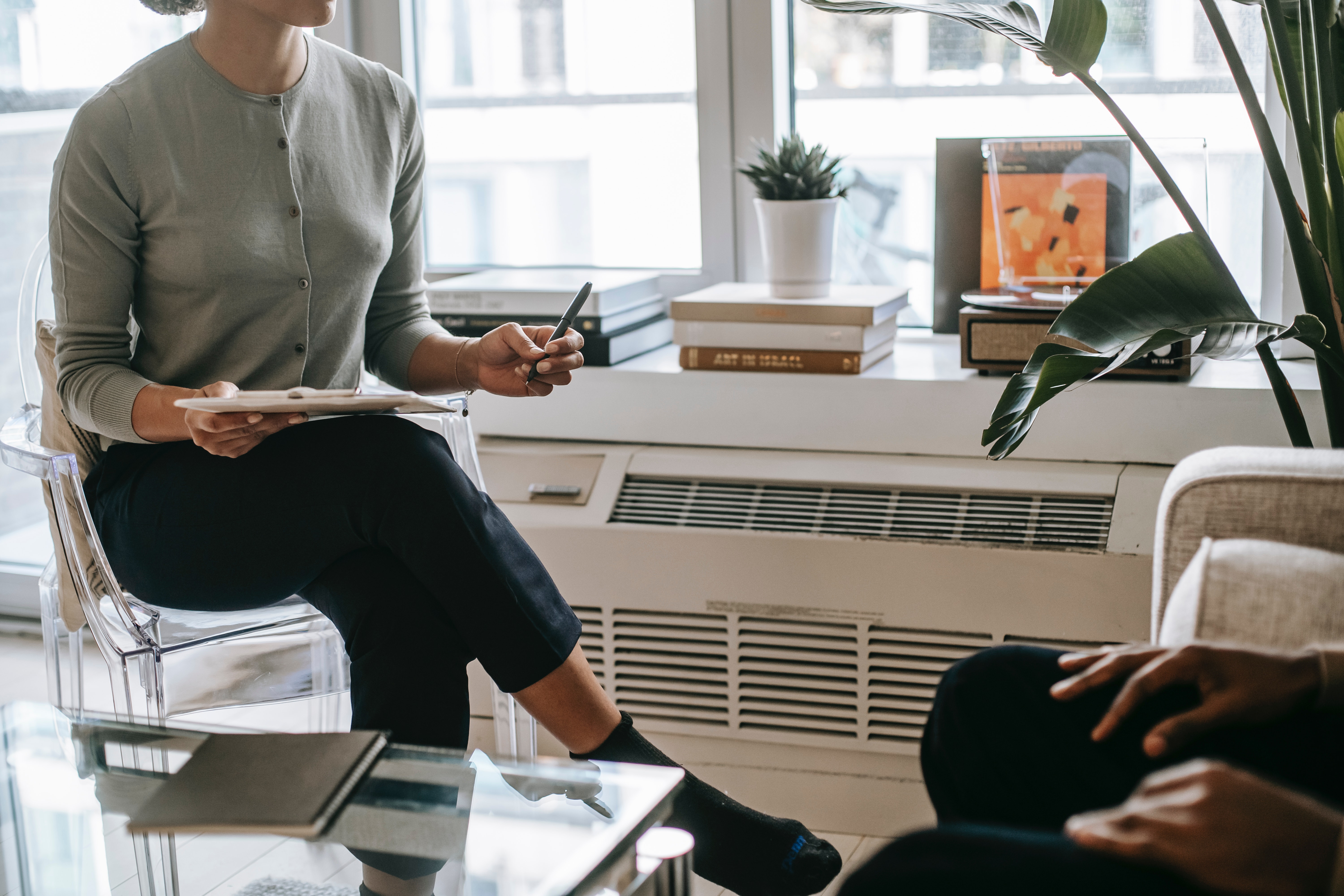 woman with clipboard talking with a client