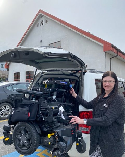 Trina showing her wheelchair lift bringing her wheelchair into her van.